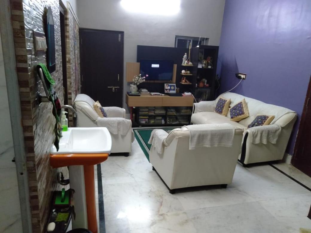 The Lovely Room Calcutta Extérieur photo